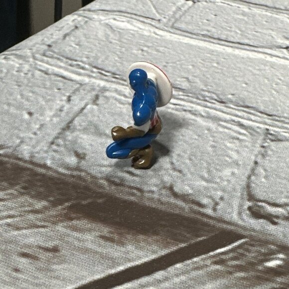 Kinder Joy Avengers Figure Mini Marvel Captain America Egg Surprise Toy - Picture 3 of 4